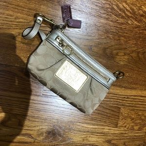 Coach Poppy Wristlet/Wallet/Clutch/Mini Bag